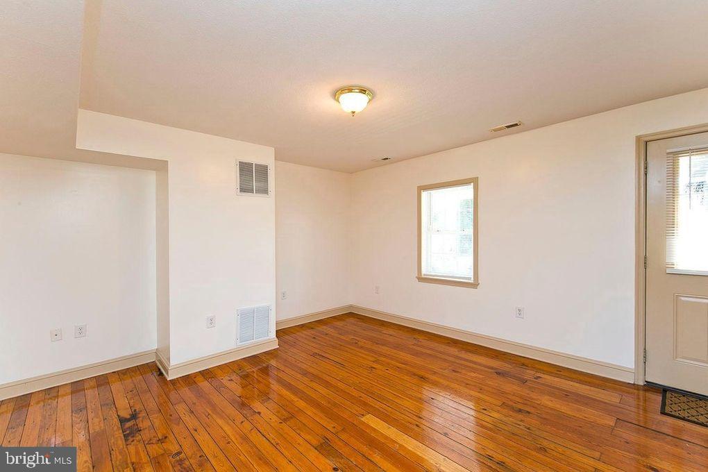 DOWNTOWN WINCHESTER - Residential Lease