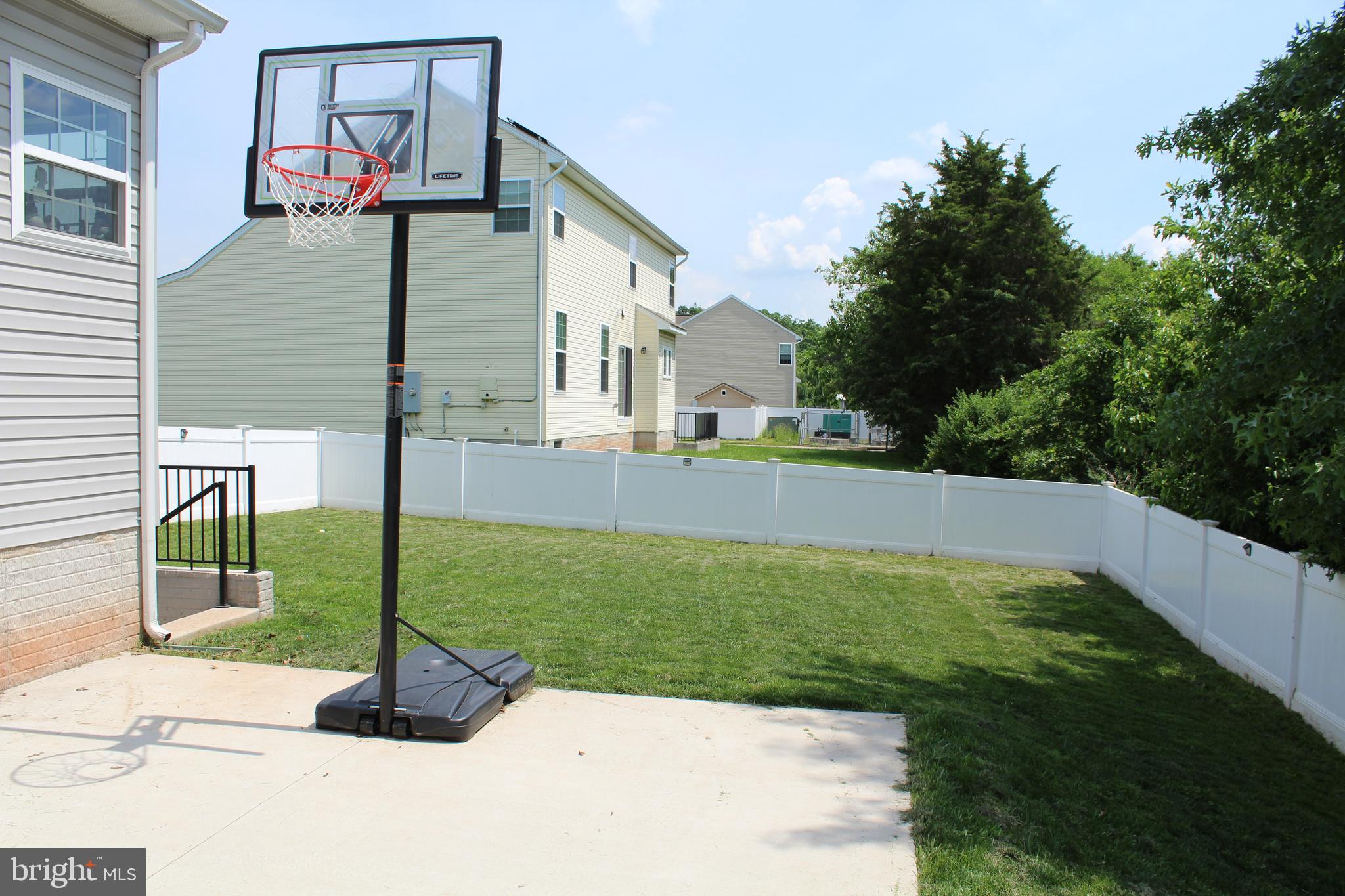 CREEKSIDE - Residential