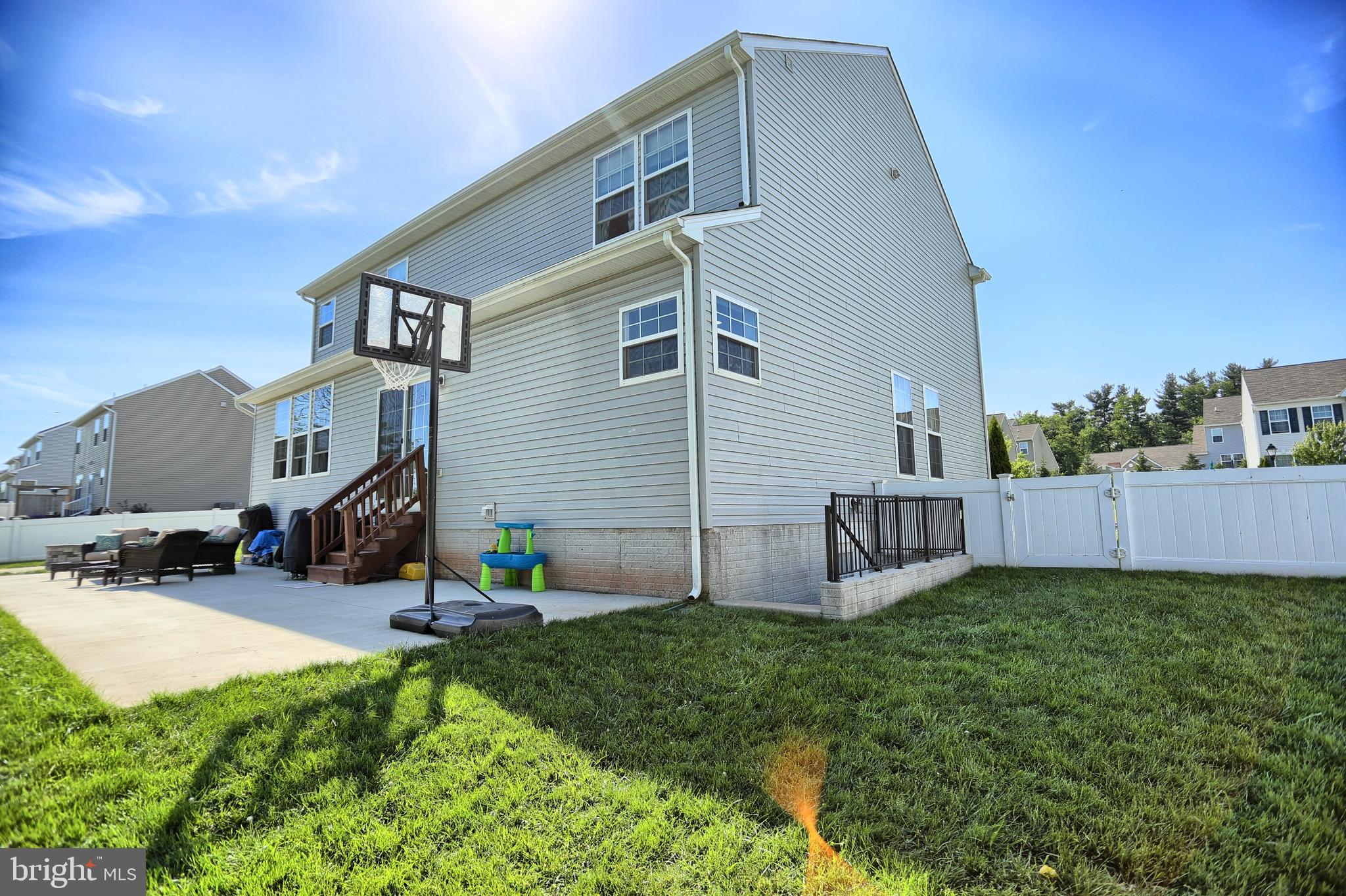 CREEKSIDE - Residential