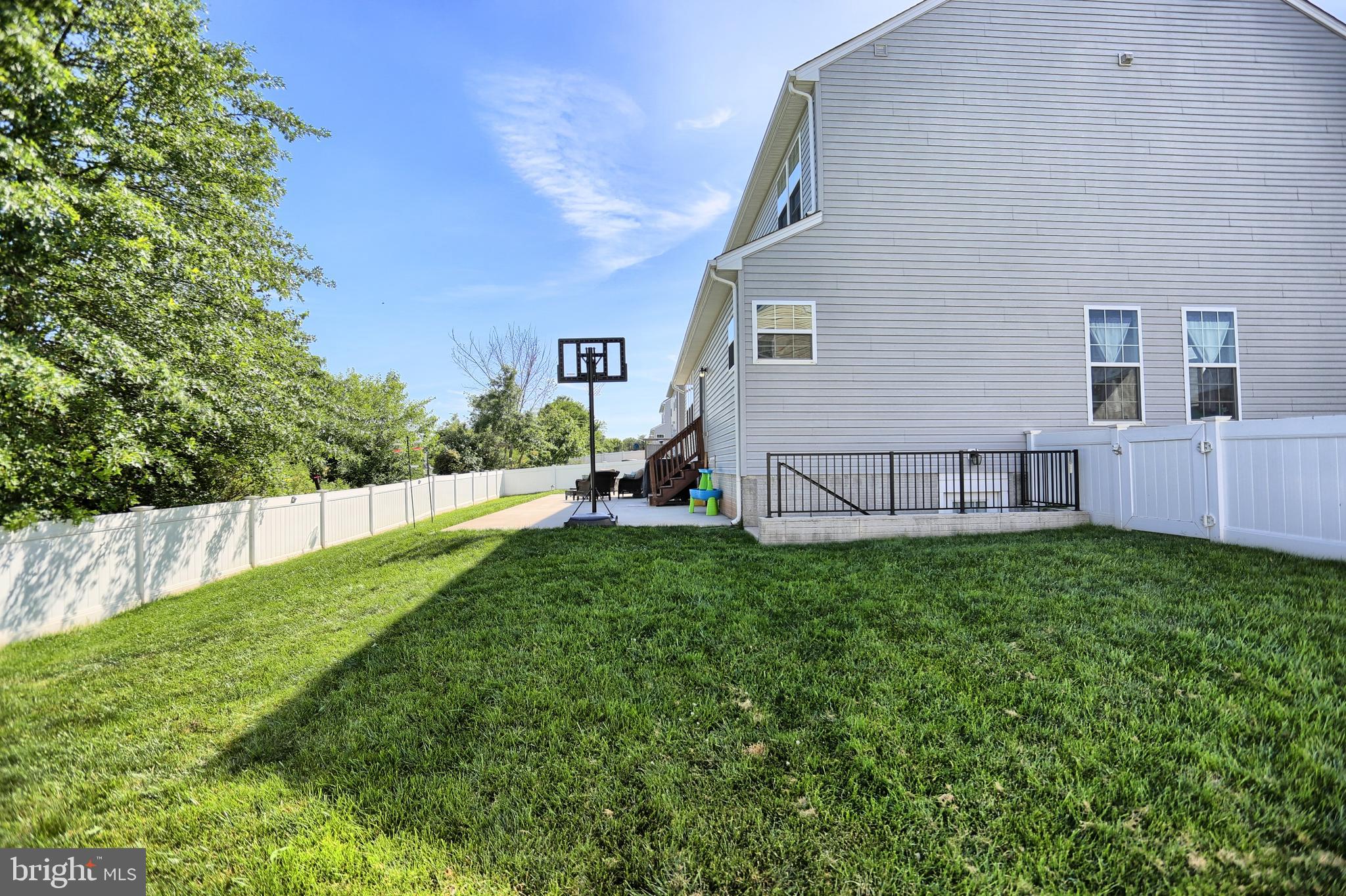 CREEKSIDE - Residential