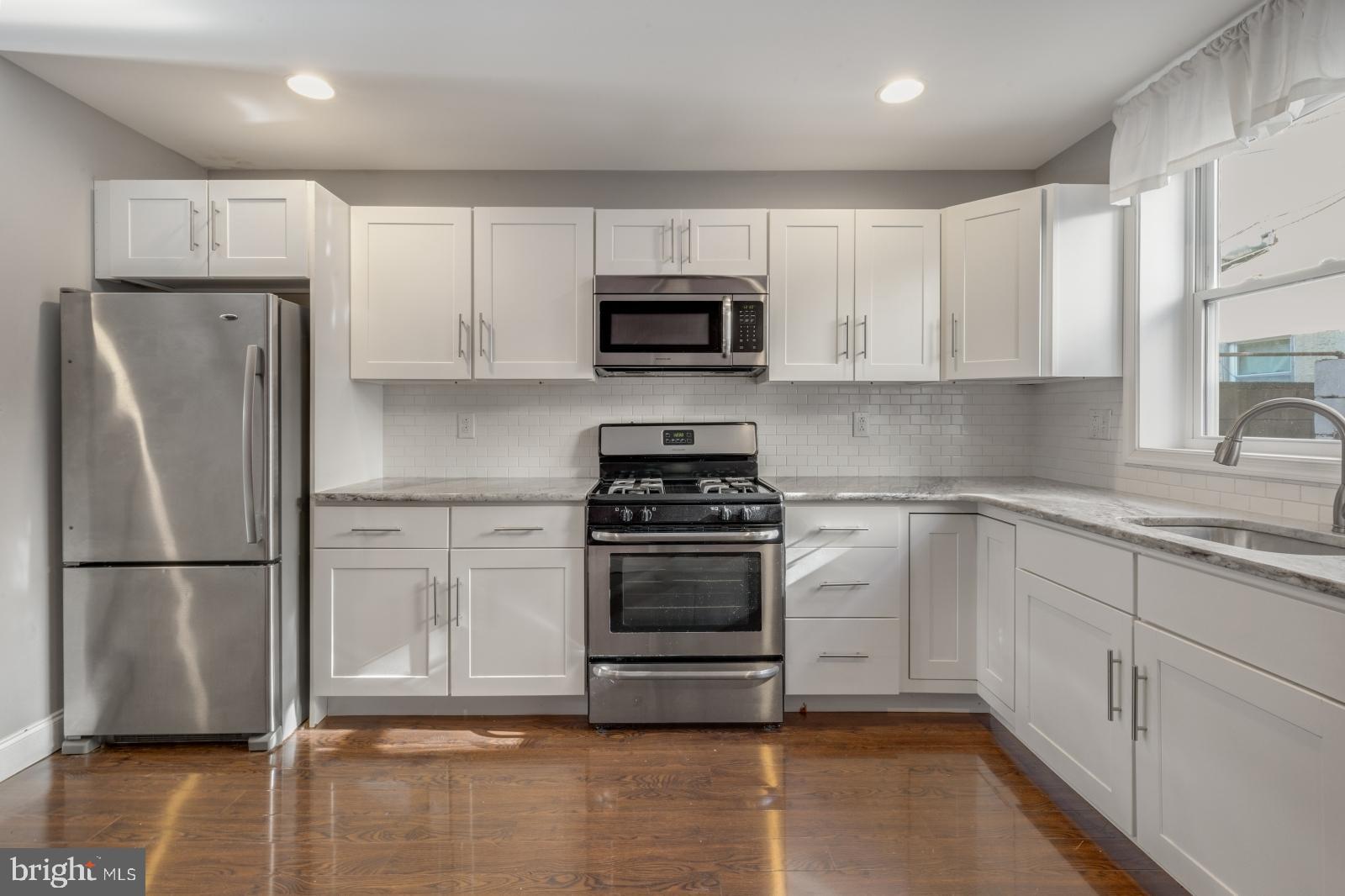 DICKINSON NARROWS - Residential Lease