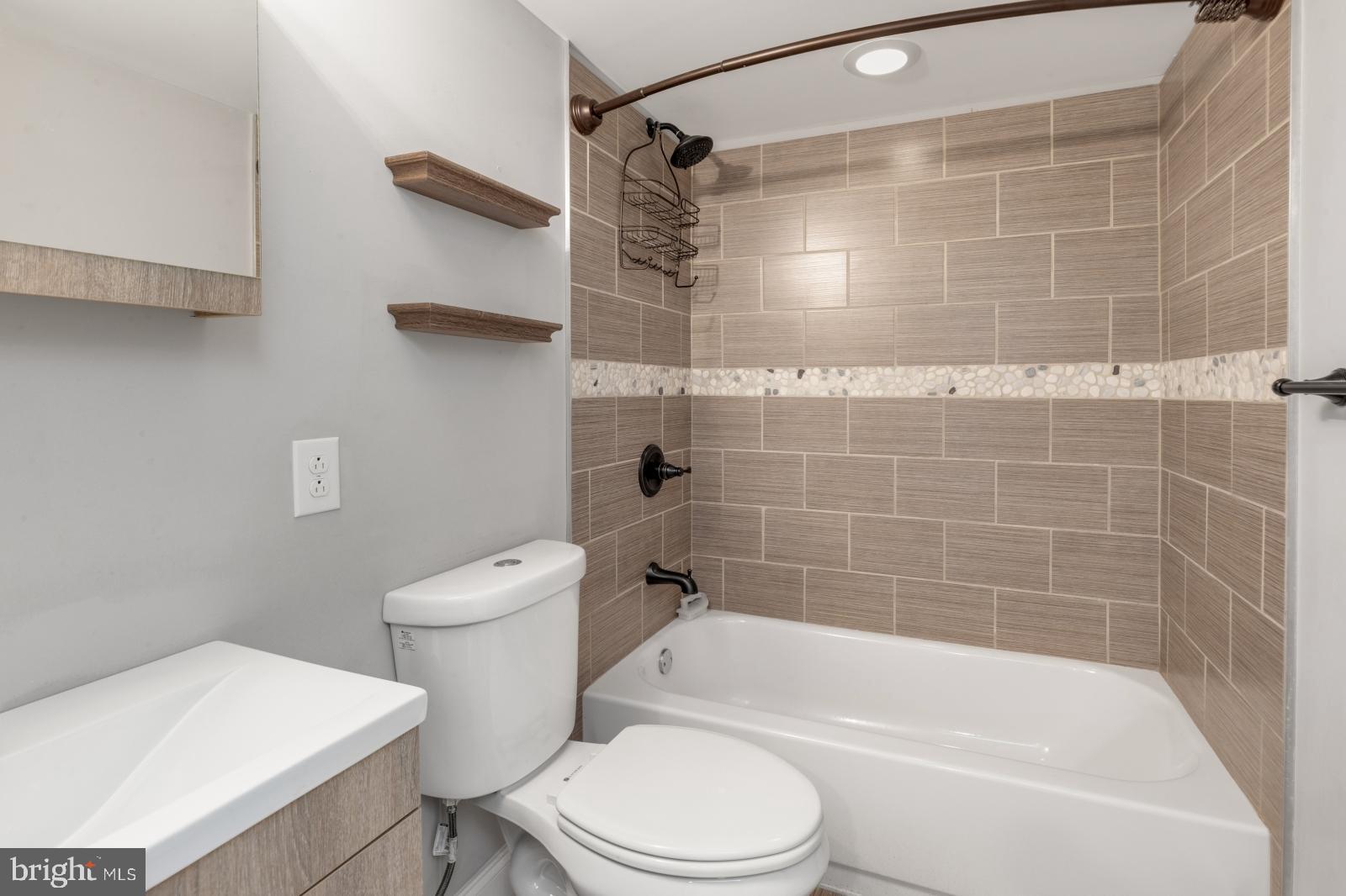 DICKINSON NARROWS - Residential Lease