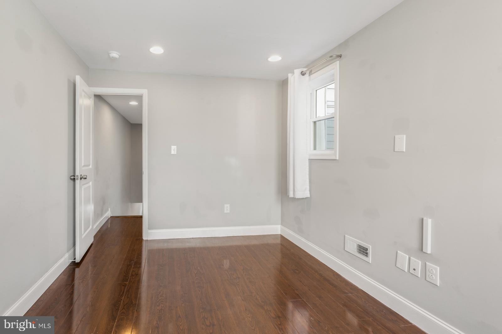 DICKINSON NARROWS - Residential Lease
