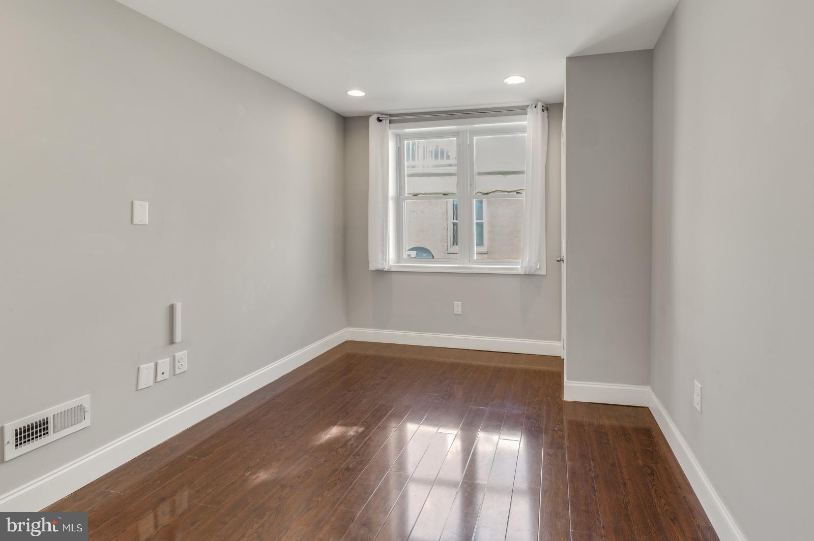 DICKINSON NARROWS - Residential Lease