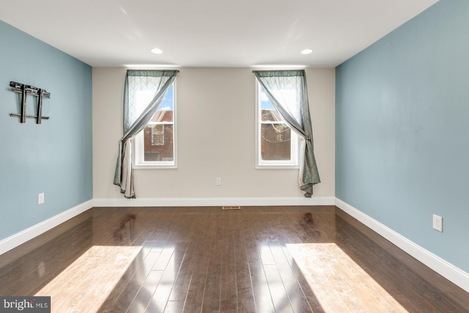 DICKINSON NARROWS - Residential Lease