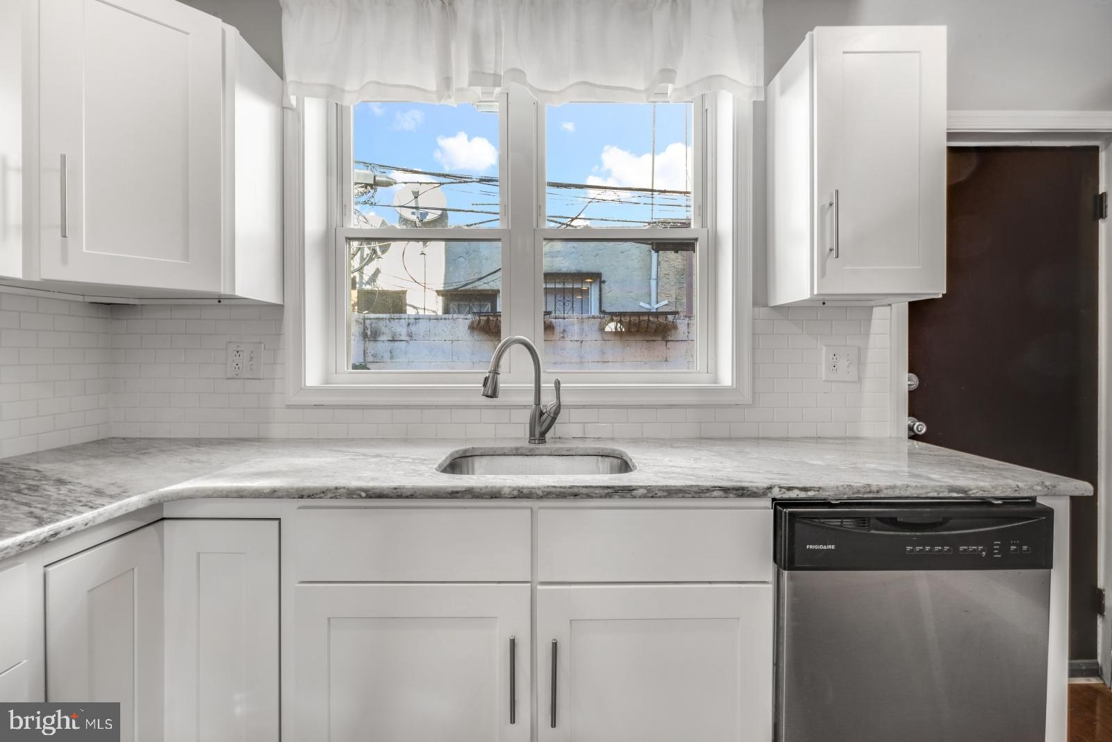 DICKINSON NARROWS - Residential Lease