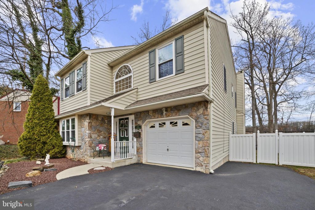 Photo of 211 S Norwinden Drive, SPRINGFIELD, PA 19064 (MLS # PADE2106226)