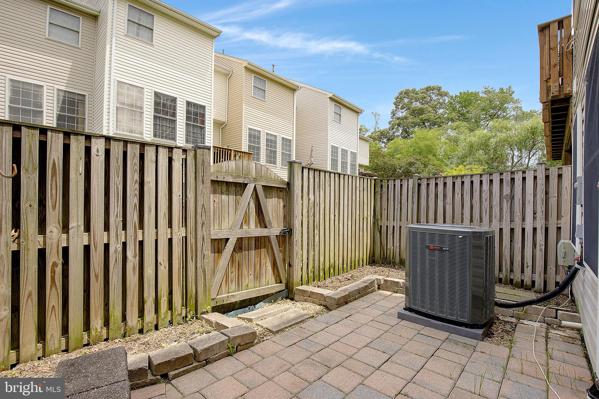 RIVER OAKS - Residential