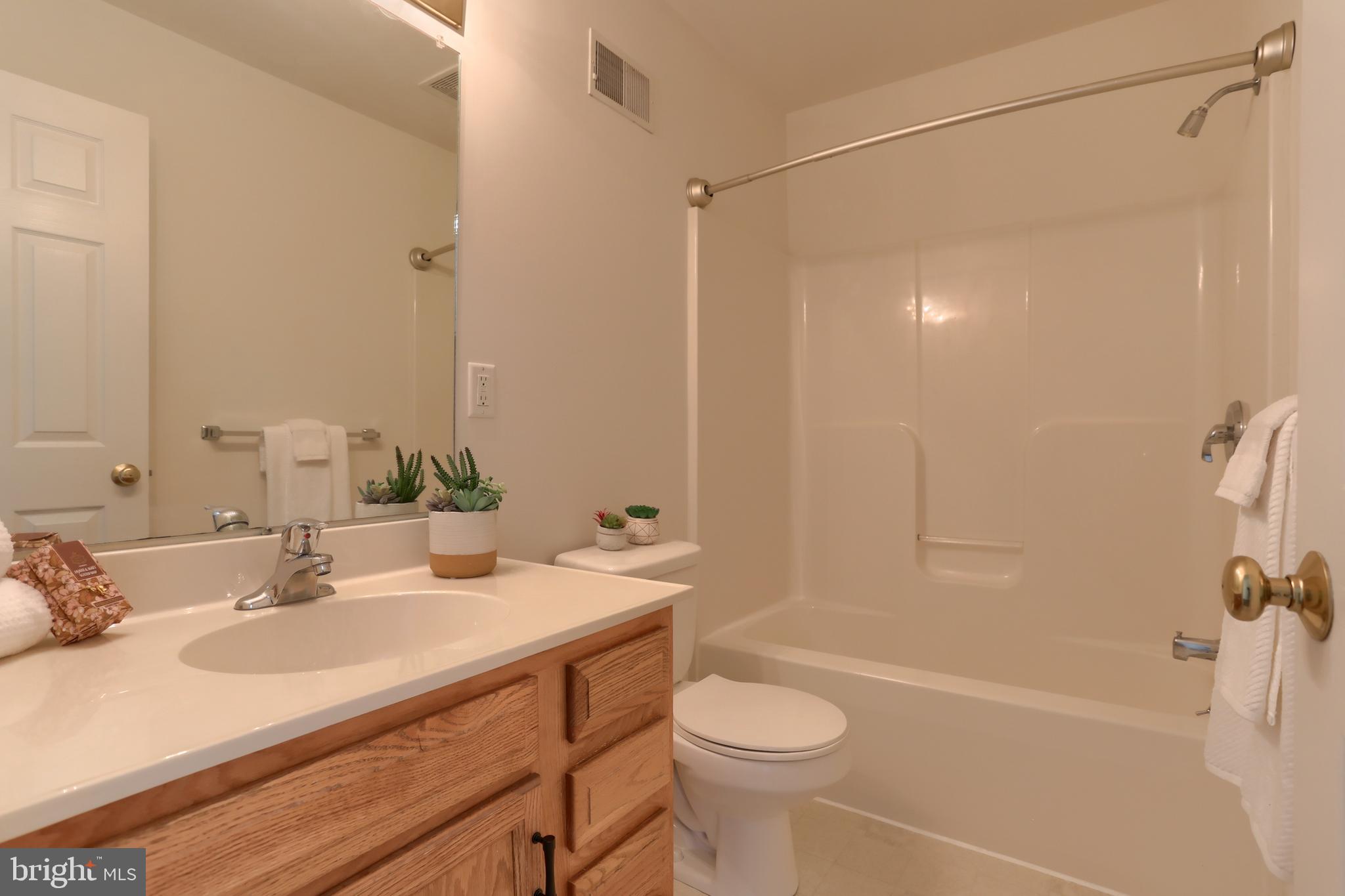 OAK HILLS - Residential