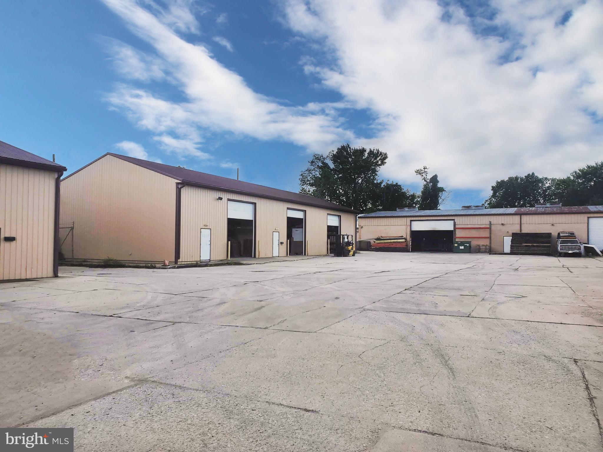 • Large Flex Space Complex w/ Laydown Yard
• +/- 2.7 Acres
• 3 Flex Buildings = +/- 24,750 SF
• Buildings Demised to Marketable Sizes
• All Flex Spaces Heated
• Restroom in each Demised Unit
• 13 Drive-in-Doors (Three 14’x18’ and Ten 12’x14’)
• Separately Metered Electric Services
• Additional 2 Unit Apartment Building On-Site
• Tractor Trailer Parking Yard
• Clear Span Construction