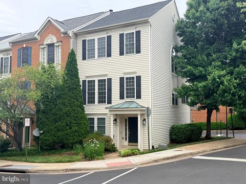 Photo of 918 Harrison Circle, ALEXANDRIA, VA 22304 (MLS # VAAX2061042)