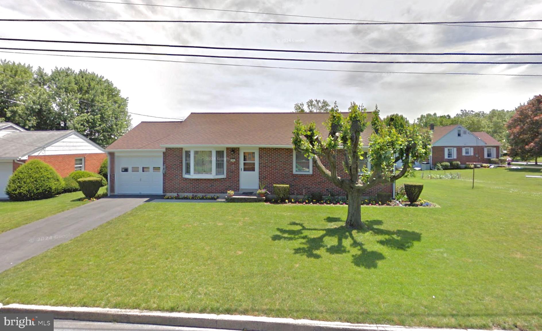 3BR, 1 Bath Ranch Home in Fry Manor - CW Schools! Original inside. In need updating.