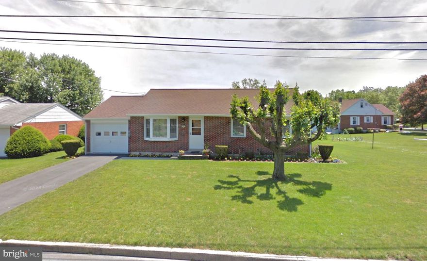 3BR, 1 Bath Ranch Home in Fry Manor - CW Schools!  Original inside.  In need updating.