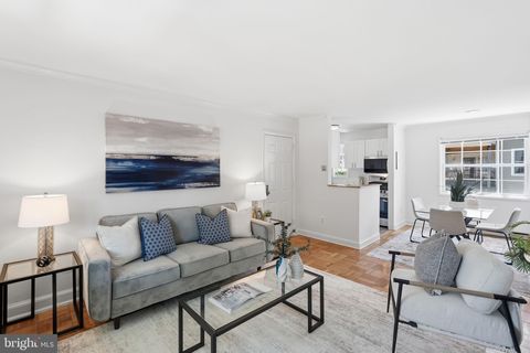 Photo of 1608 W Abingdon Drive #302, ALEXANDRIA, VA 22314 (MLS # VAAX2062888)