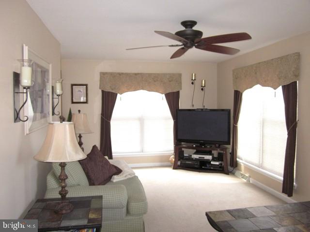 LOMBARD PINES - Residential