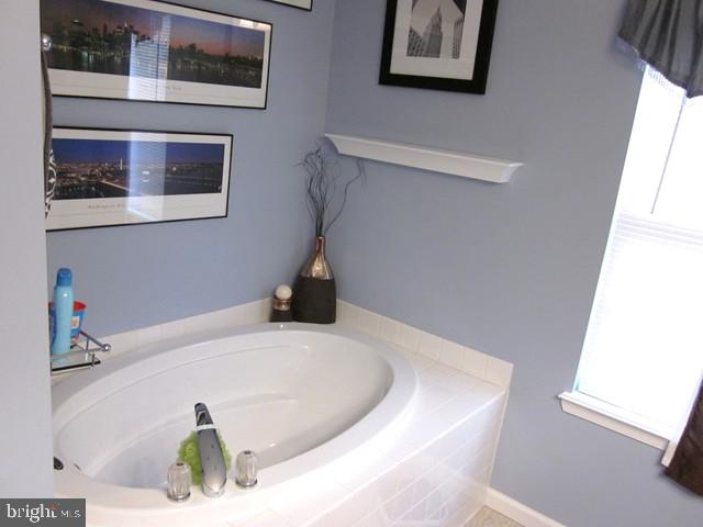 LOMBARD PINES - Residential