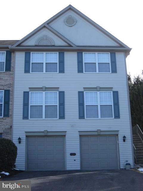 LOMBARD PINES - Residential