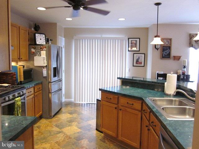 LOMBARD PINES - Residential