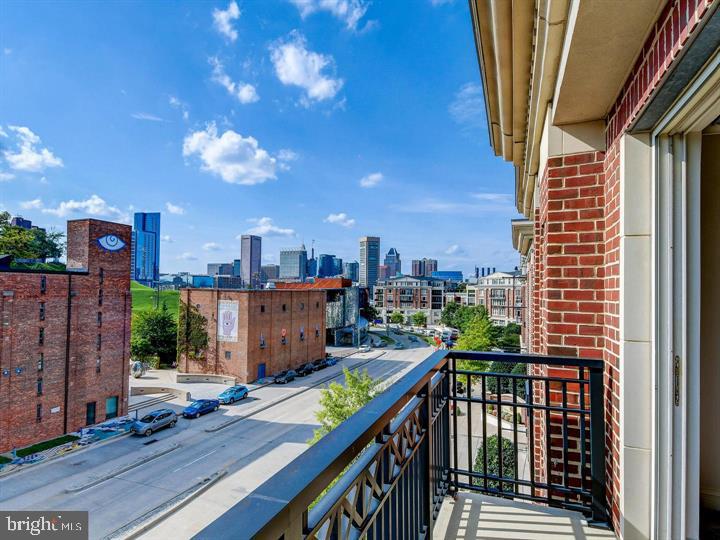 THE RITZ-CARLTON RESIDENCES - Residential Lease