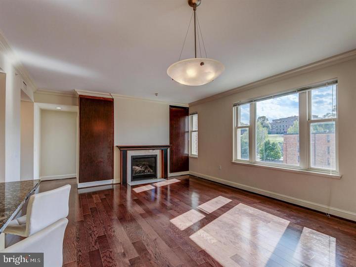 THE RITZ-CARLTON RESIDENCES - Residential Lease