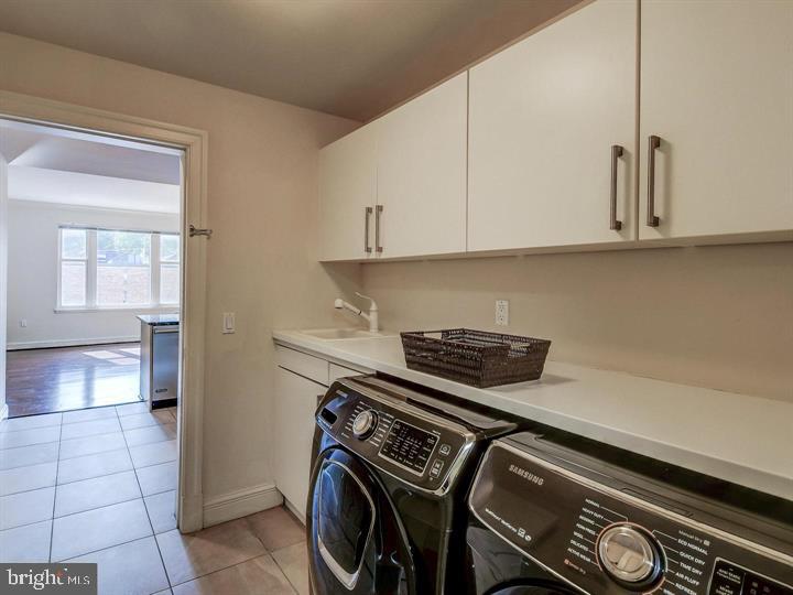 THE RITZ-CARLTON RESIDENCES - Residential Lease