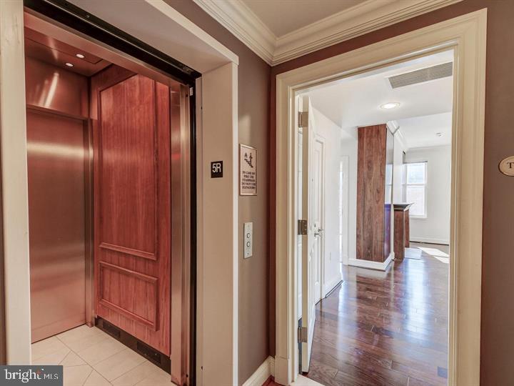 THE RITZ-CARLTON RESIDENCES - Residential Lease