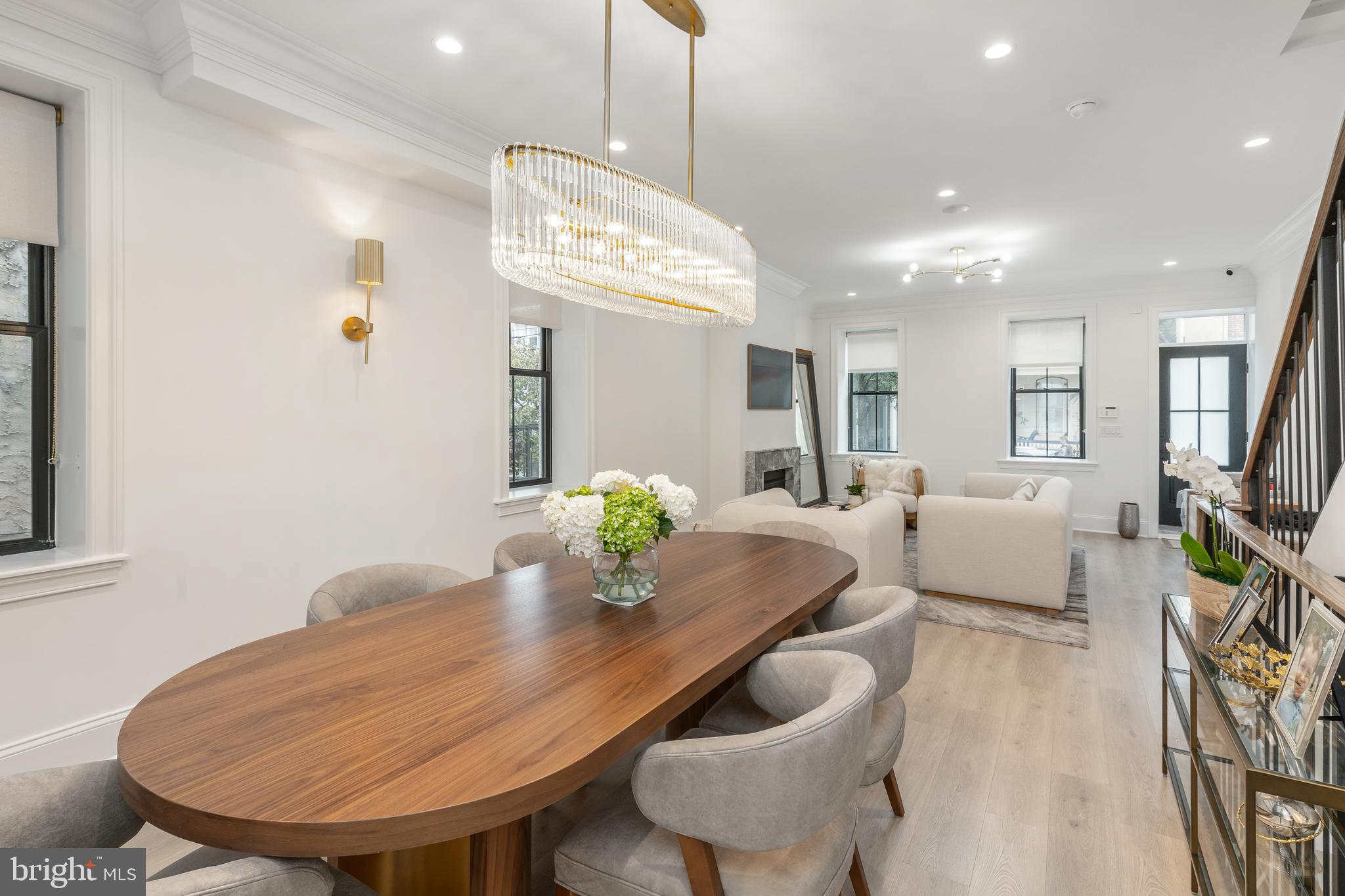 QUEEN VILLAGE - Residential