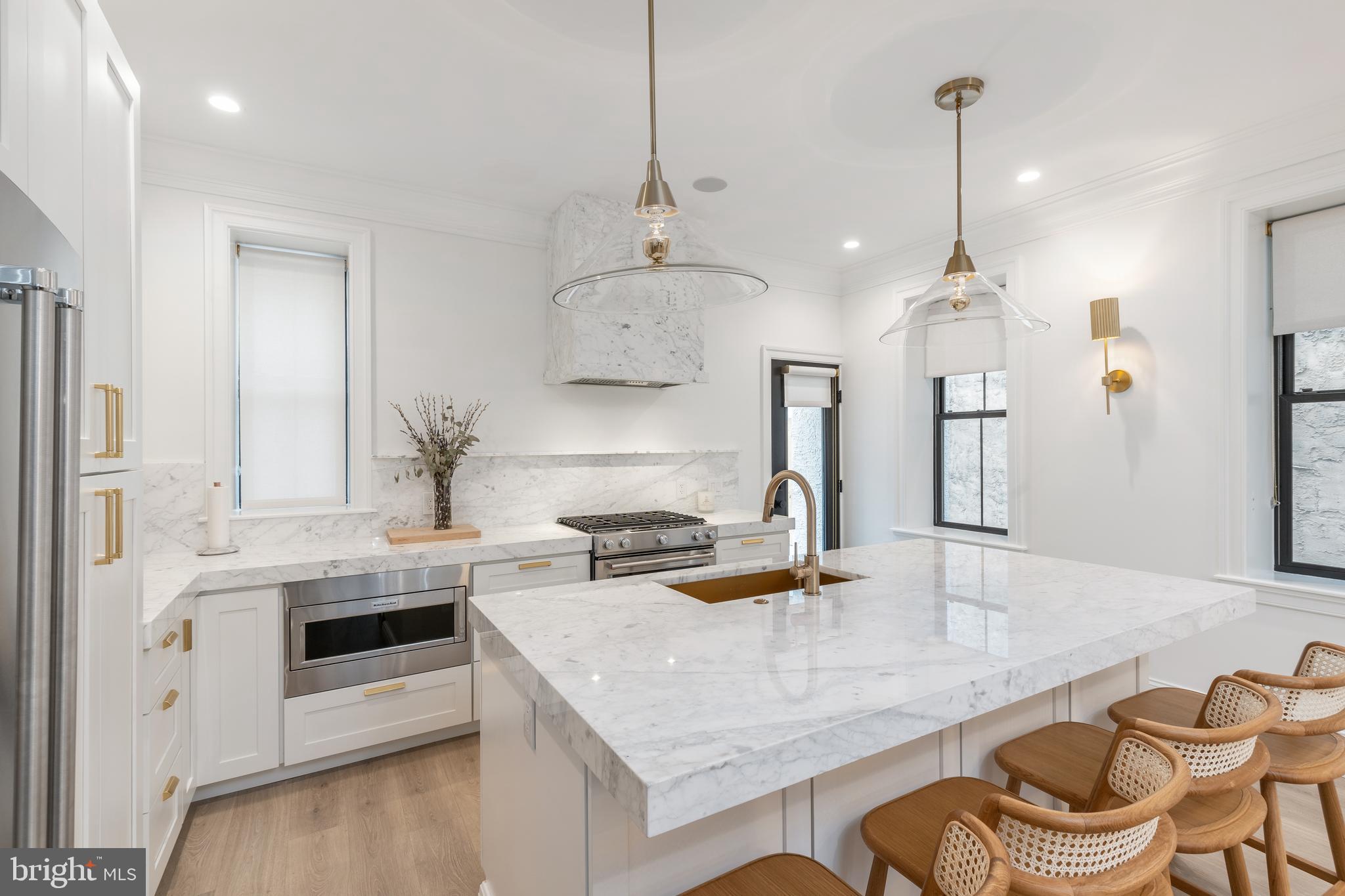 QUEEN VILLAGE - Residential