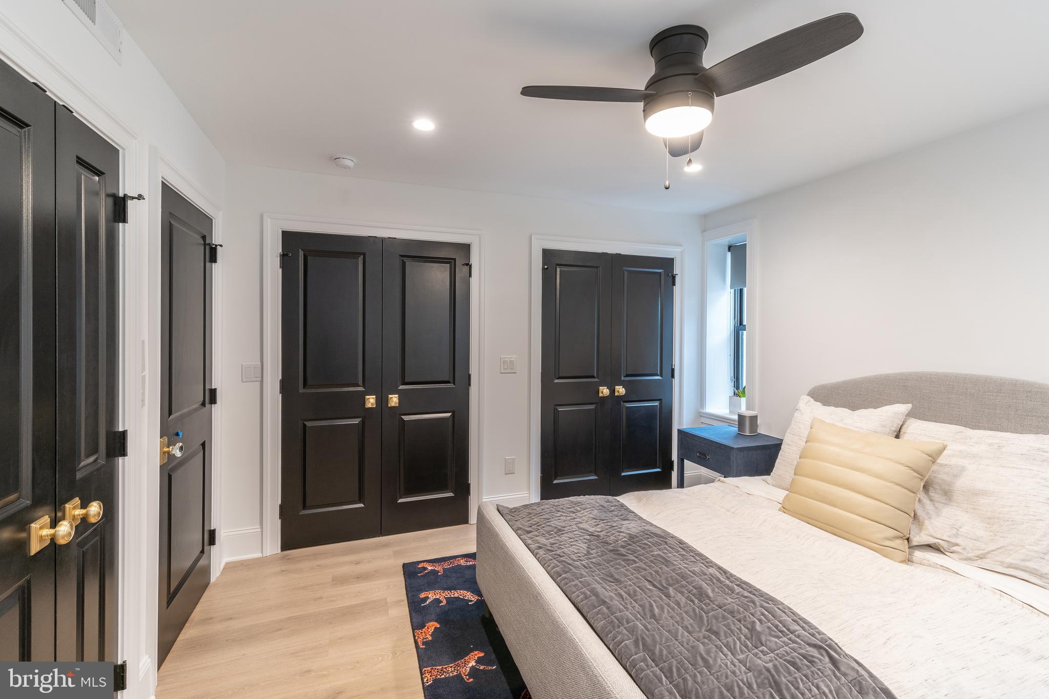 QUEEN VILLAGE - Residential