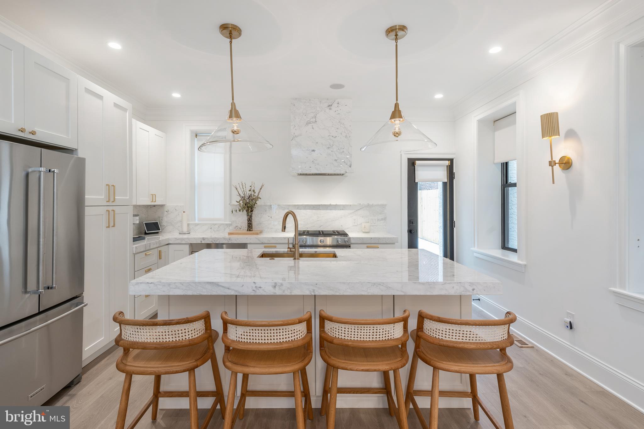 QUEEN VILLAGE - Residential