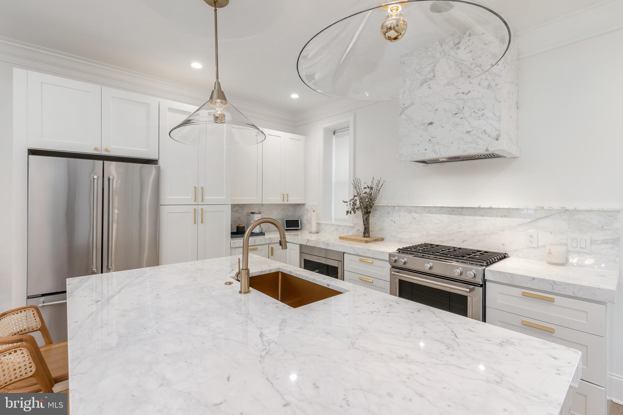 QUEEN VILLAGE - Residential