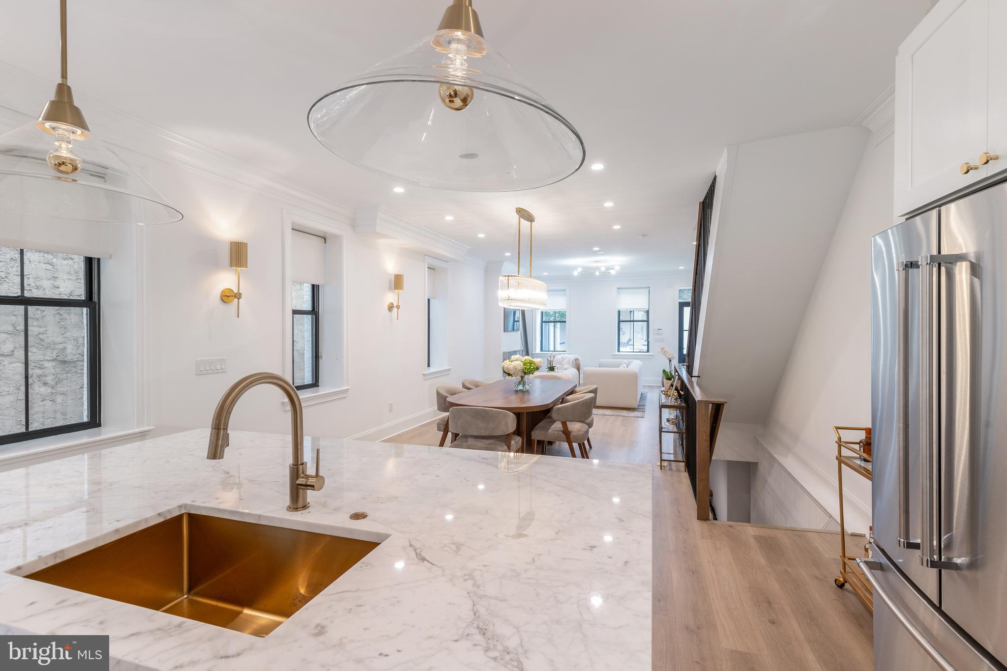 QUEEN VILLAGE - Residential