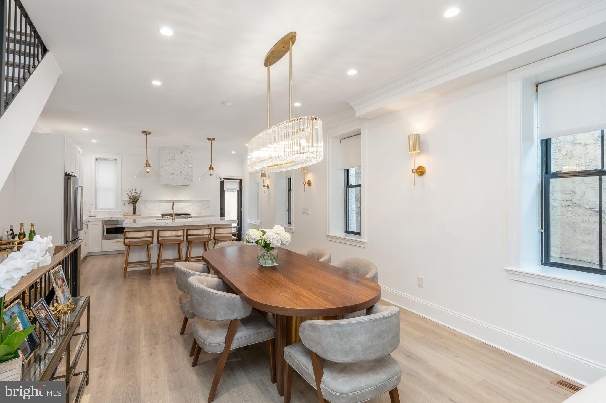 QUEEN VILLAGE - Residential