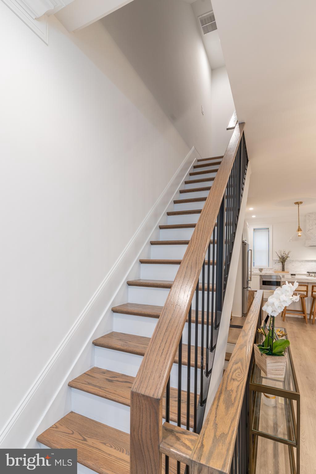 QUEEN VILLAGE - Residential