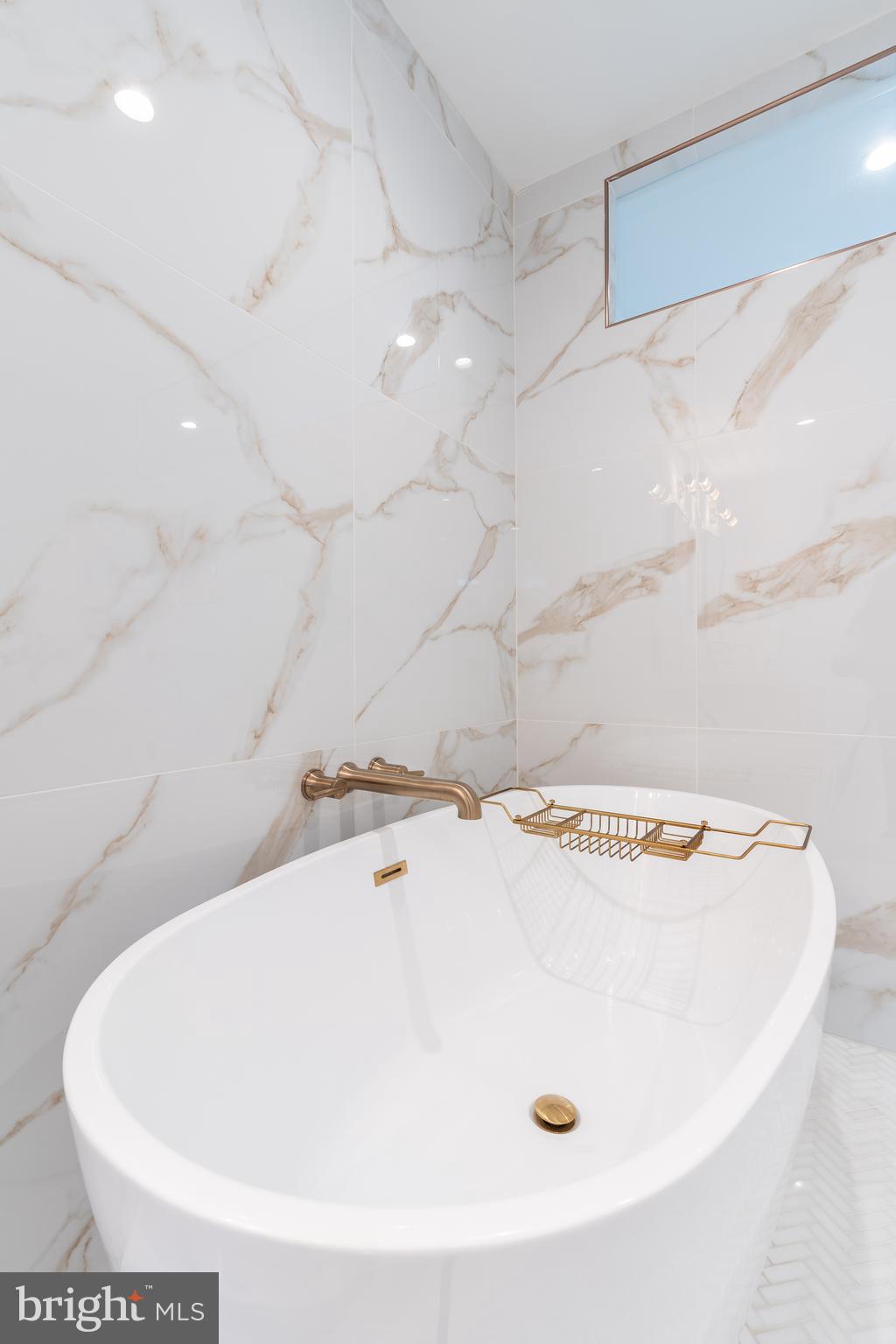 QUEEN VILLAGE - Residential