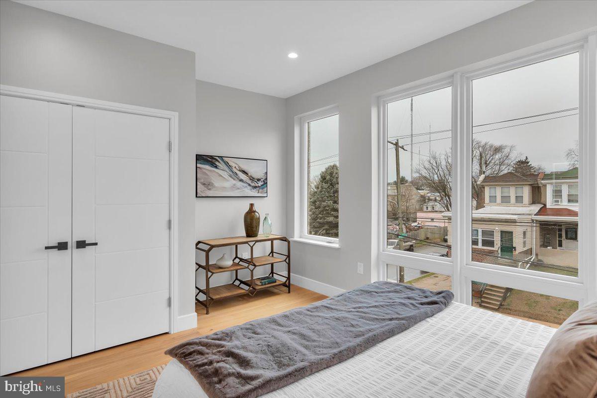 ROXBOROUGH - Residential