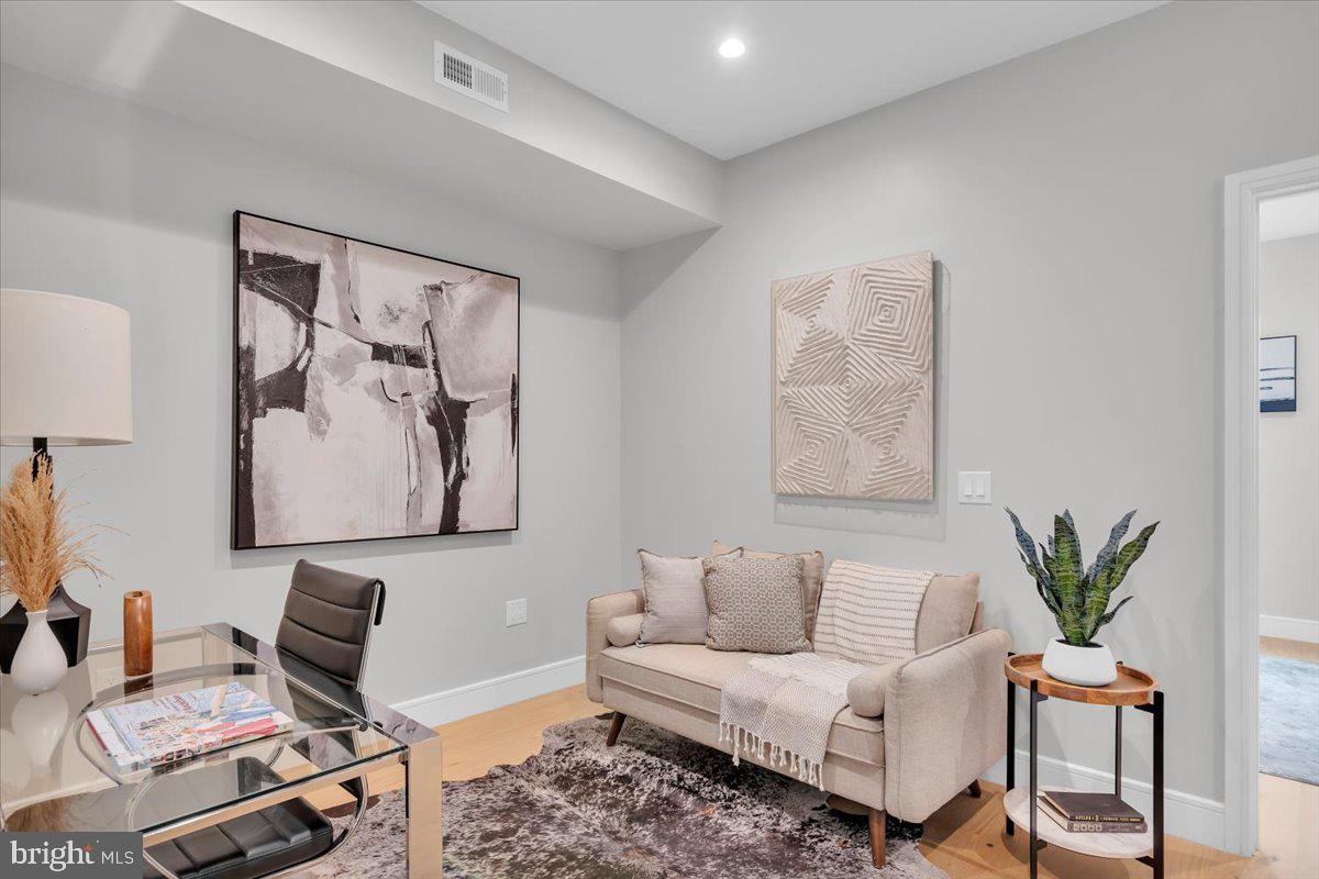 ROXBOROUGH - Residential