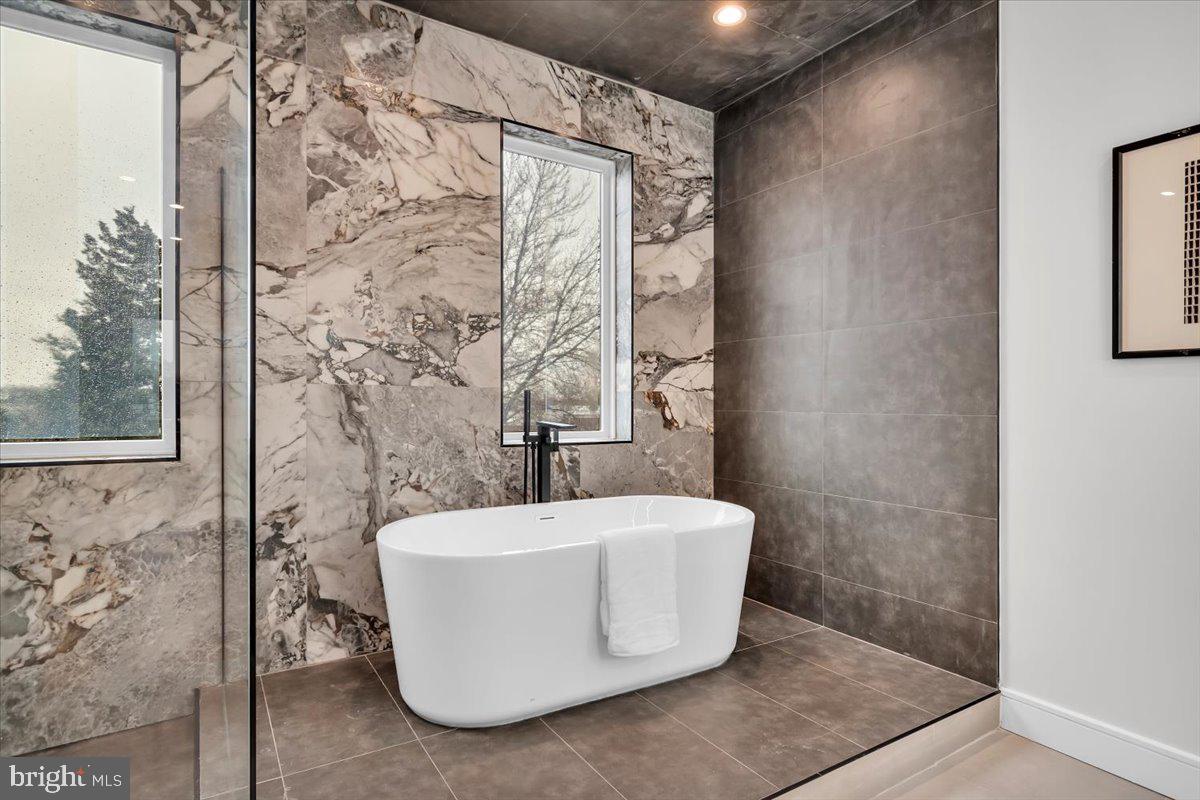 ROXBOROUGH - Residential