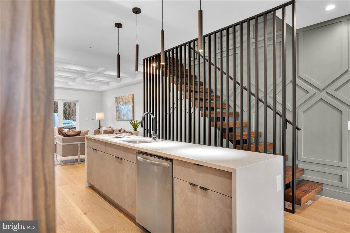 ROXBOROUGH - Residential