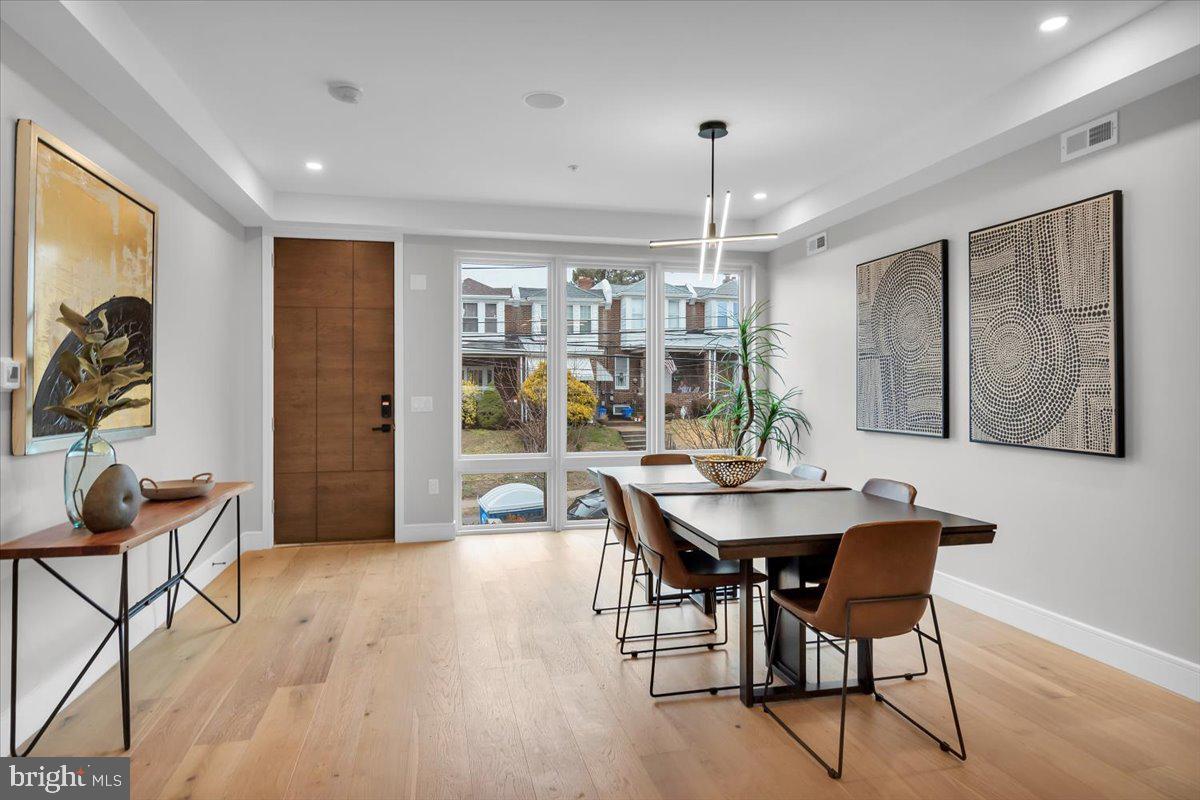 ROXBOROUGH - Residential