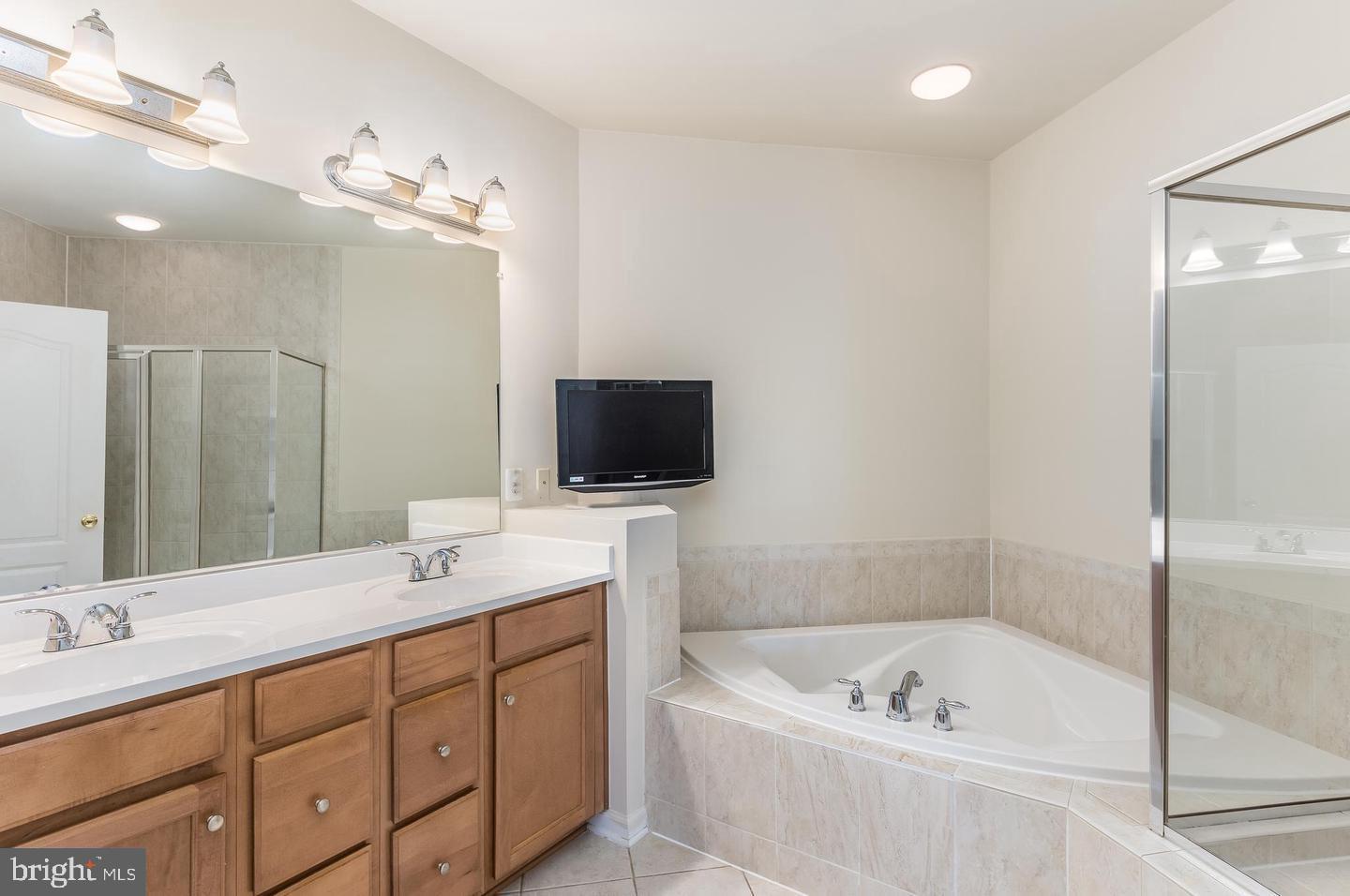 THE RESERVE CONDOMINIUMS - Residential Lease