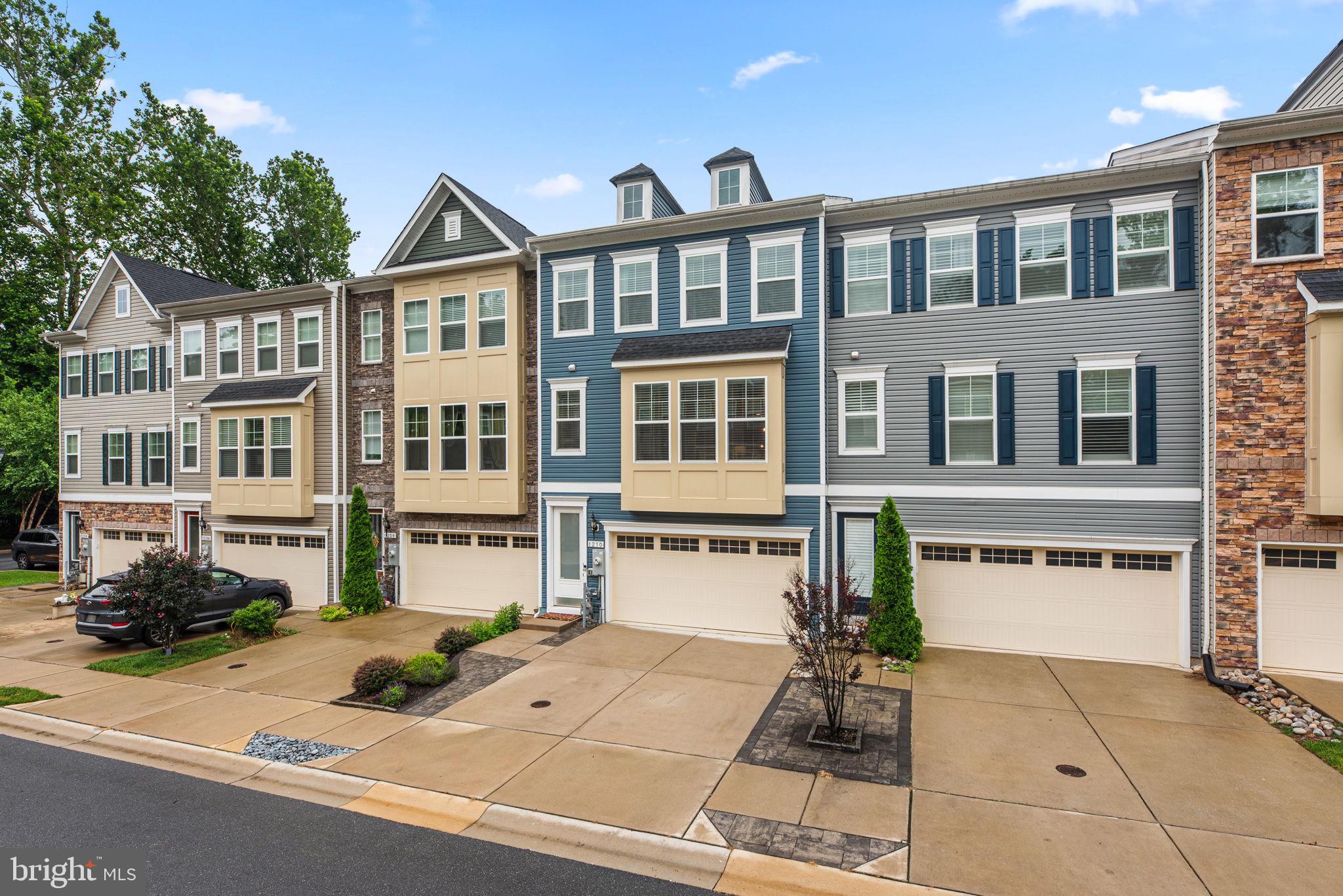 1210 HICKORY HILL CIRCLE