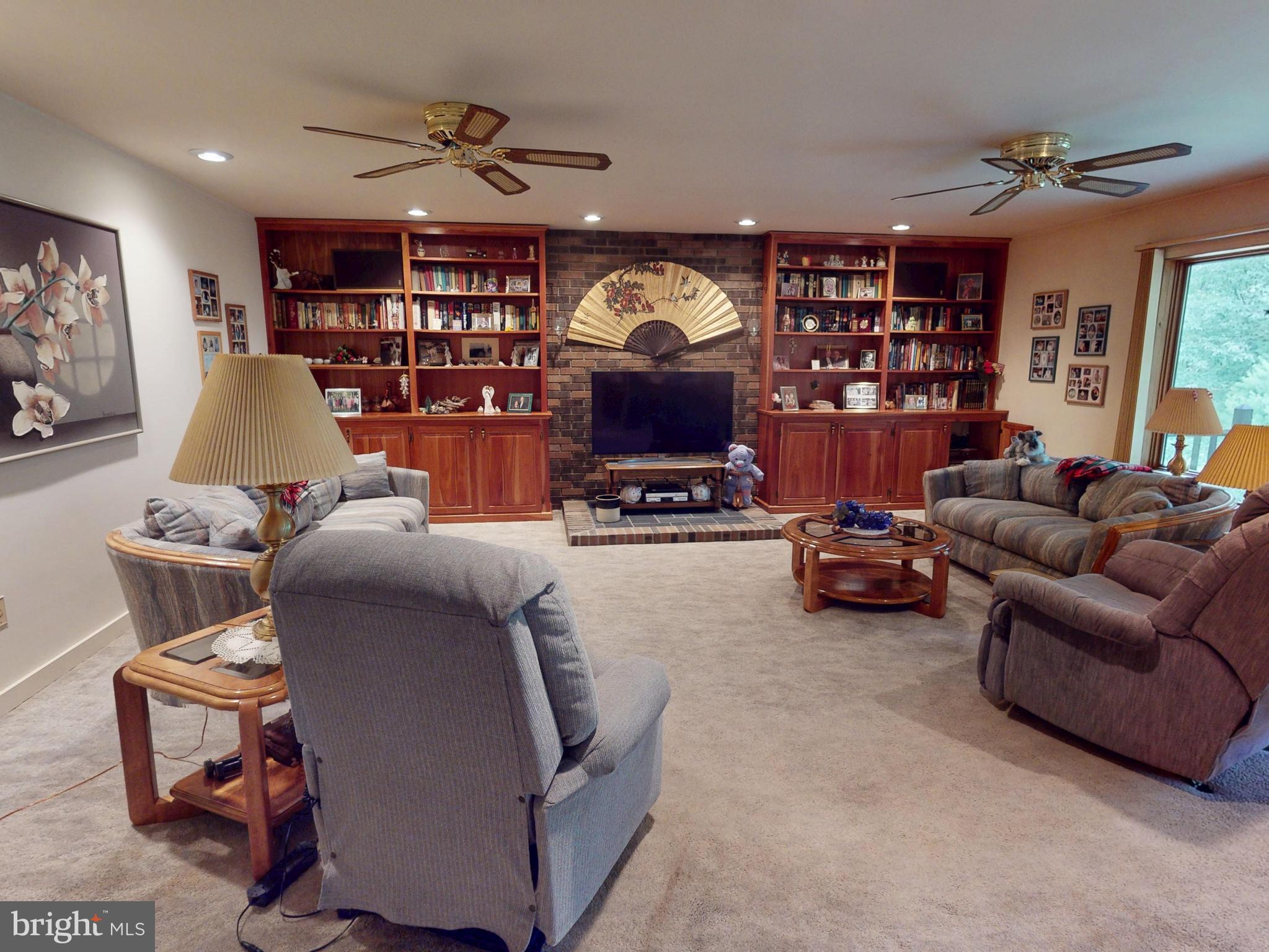 600 HOUTZ LANE