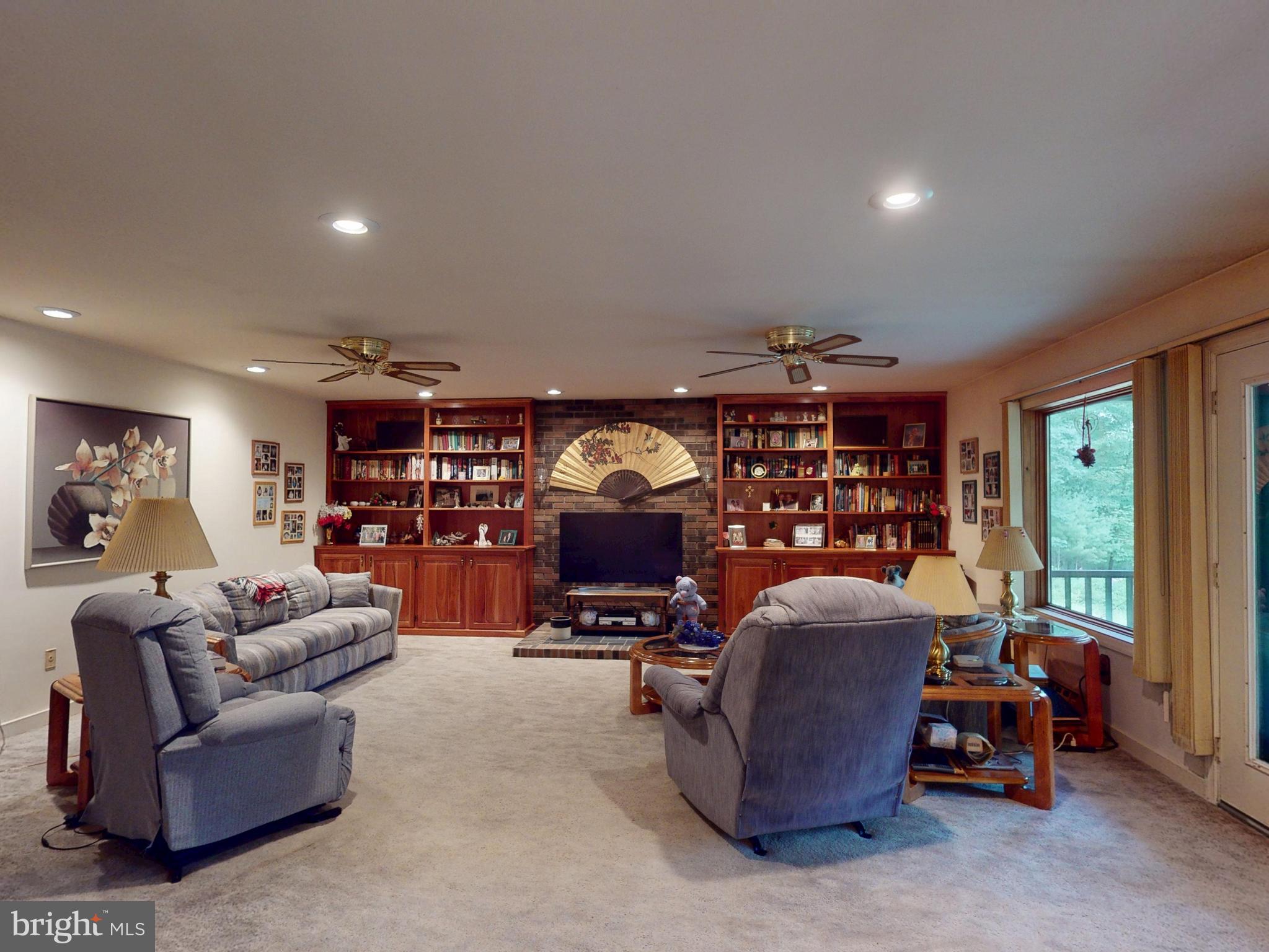 600 HOUTZ LANE