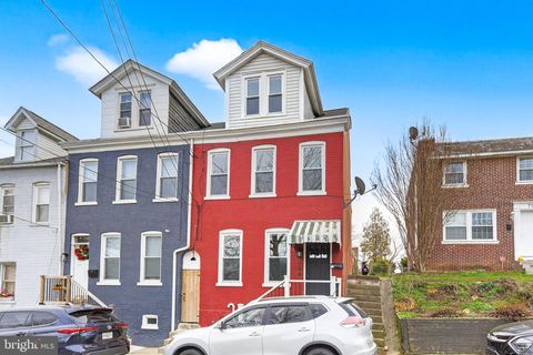 706 POPLAR STREET LANCASTER PA 17603