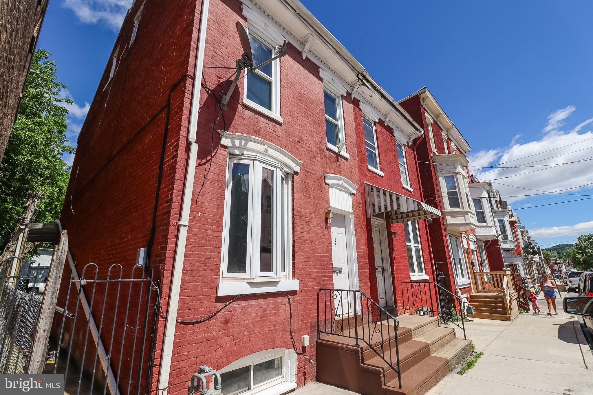 121 S WEST STREET