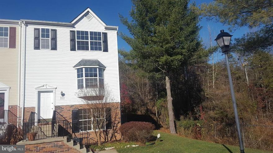 Move In Ready 3BR 3FB 1HB. .Awesome Location. Mins. From I95, Shopping, and all the Restaurants you can think of.