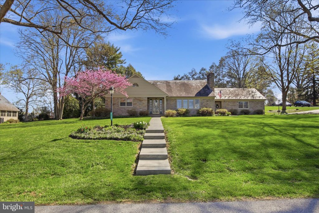 Photo of 2180 W Ridge Drive, LANCASTER, PA 17603 (MLS # PALA2086030)