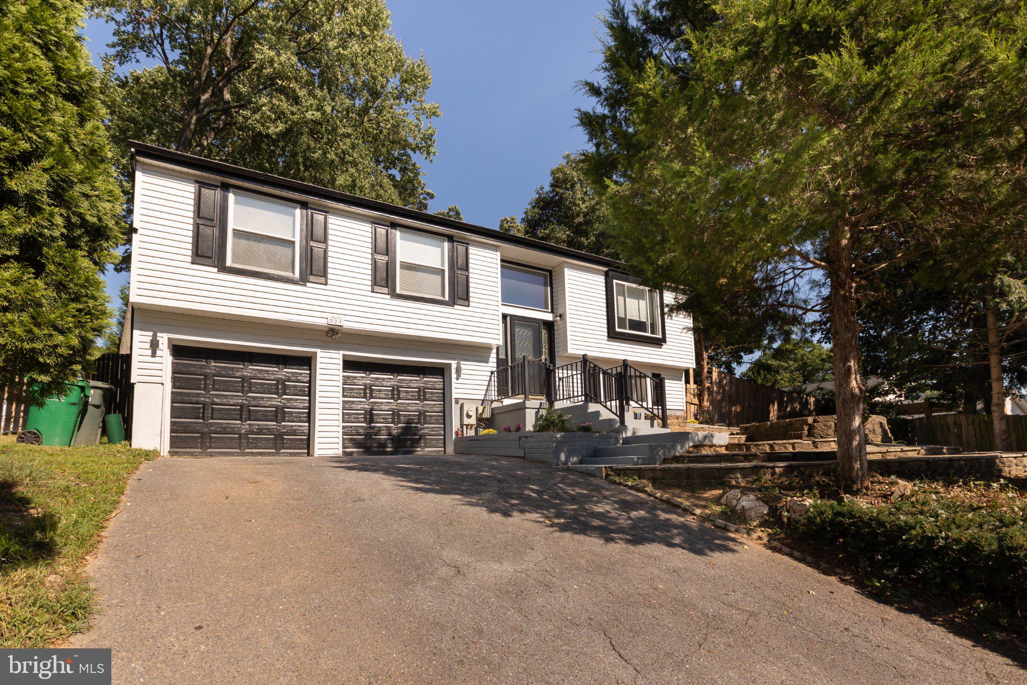221 W DEER PARK ROAD