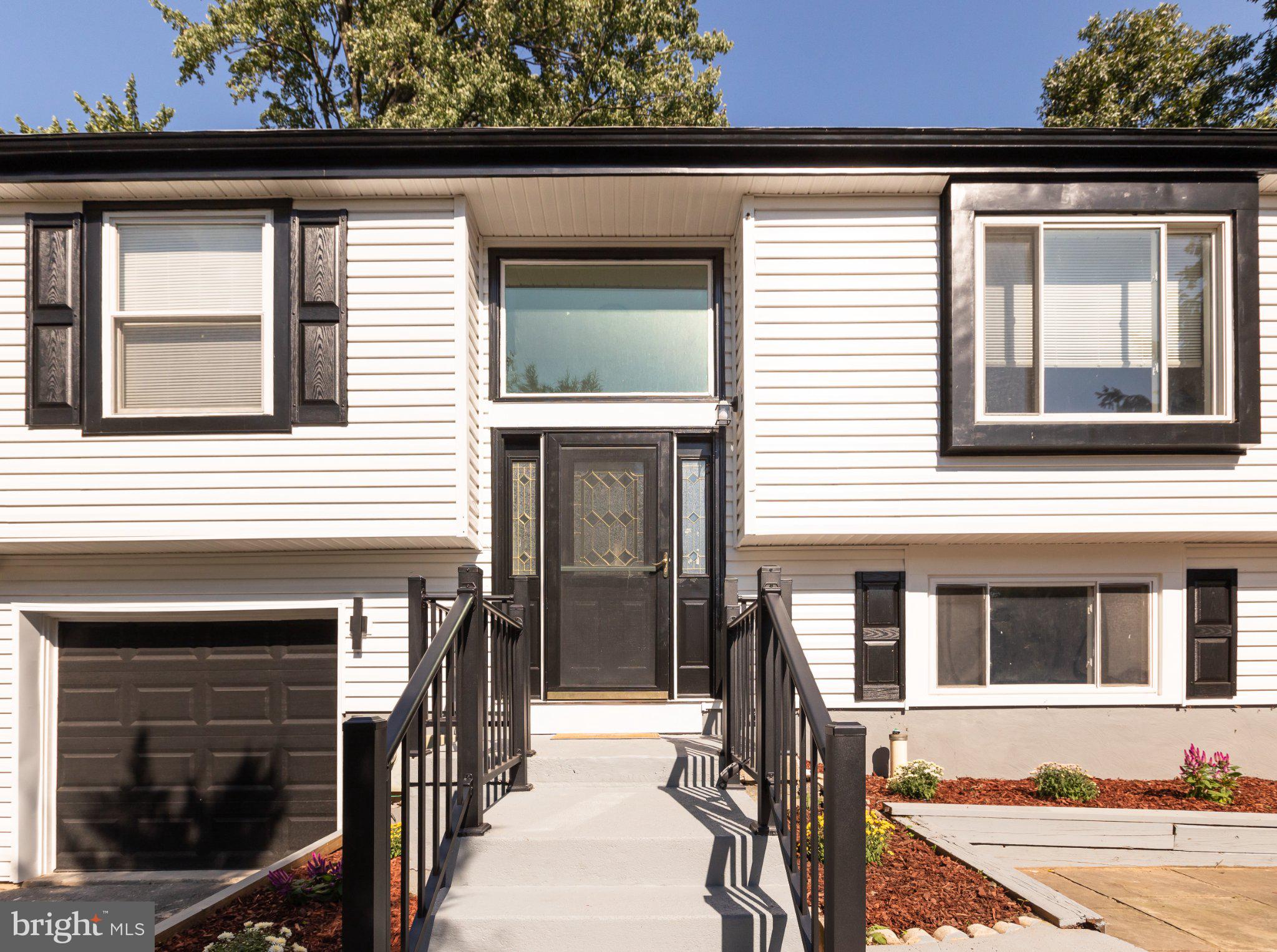 221 W DEER PARK ROAD
